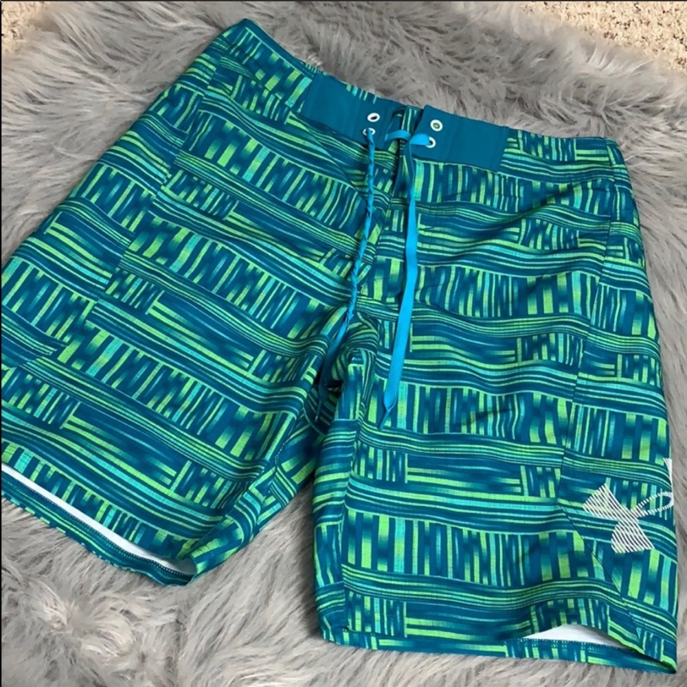 Under Armour men’s board shorts 32